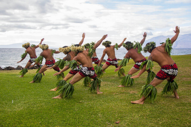 malre tahitian dancers