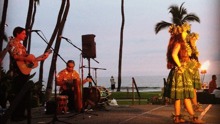 hula dancers and musician at corporate event in hawaii