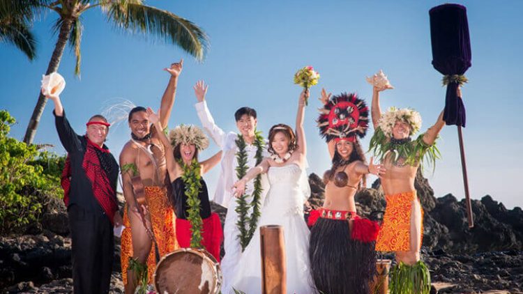 hula dancer at wedding in hawaii